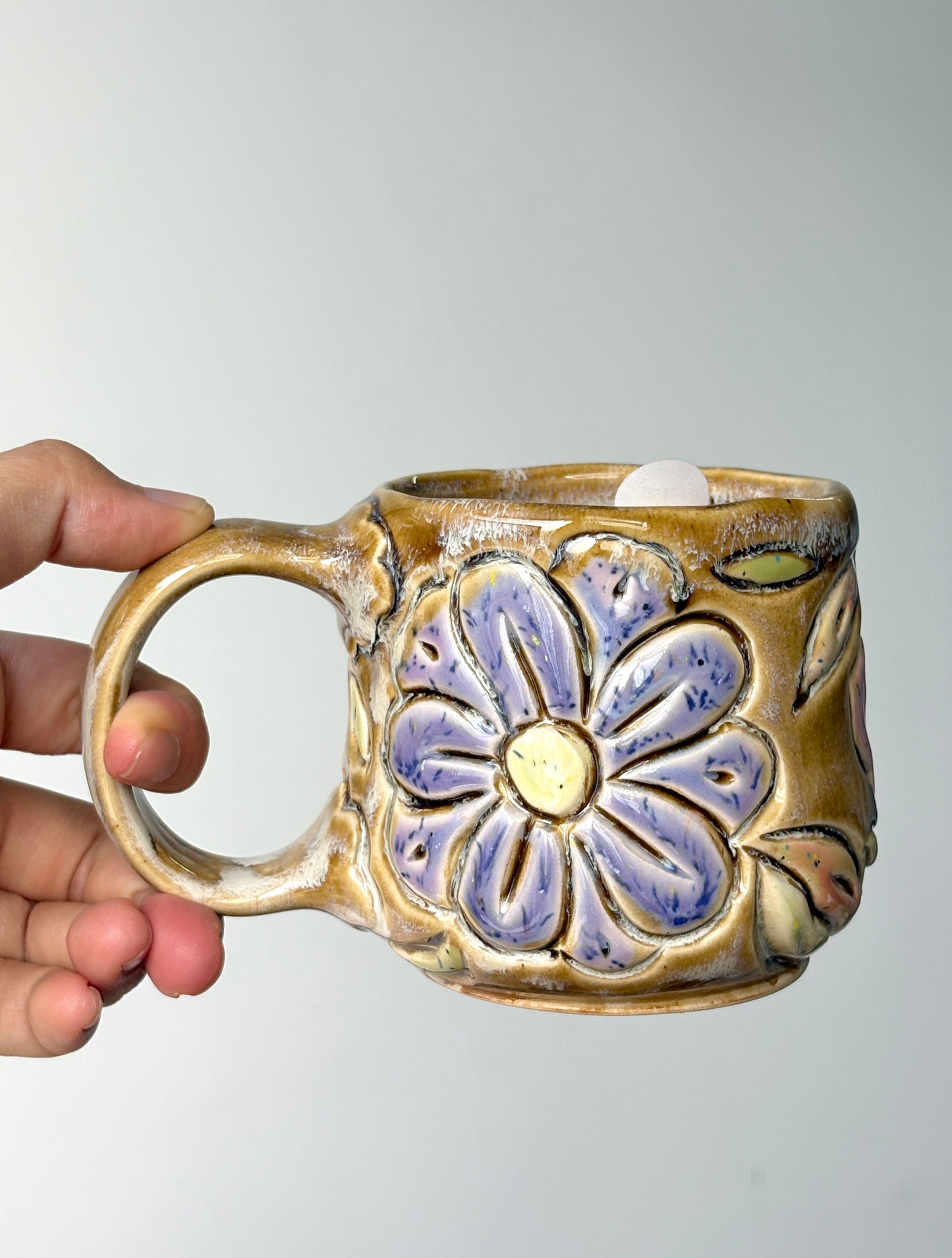 Bunga-Bunga mug in Mocha (2)