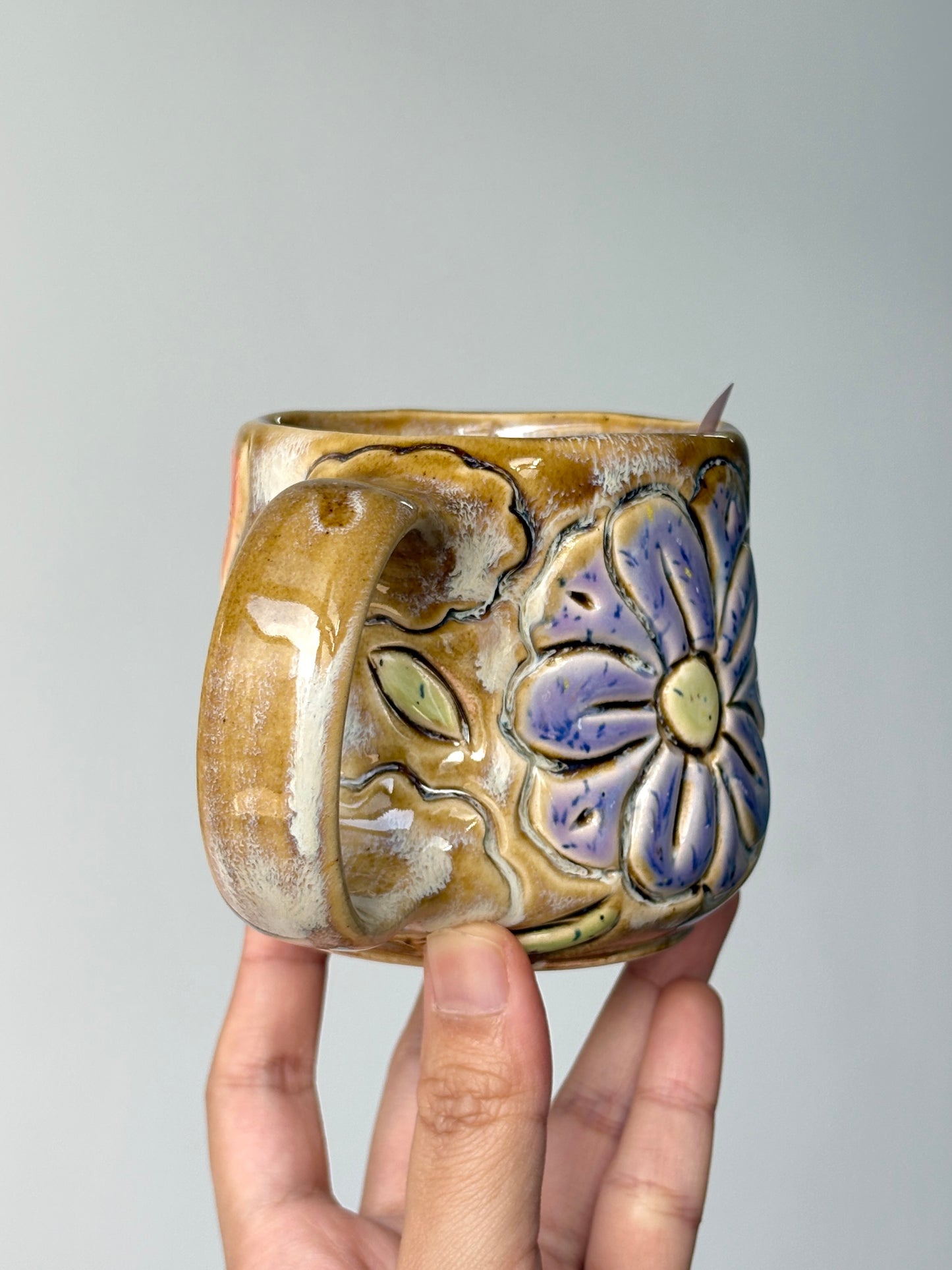 Bunga-Bunga mug in Mocha (2)