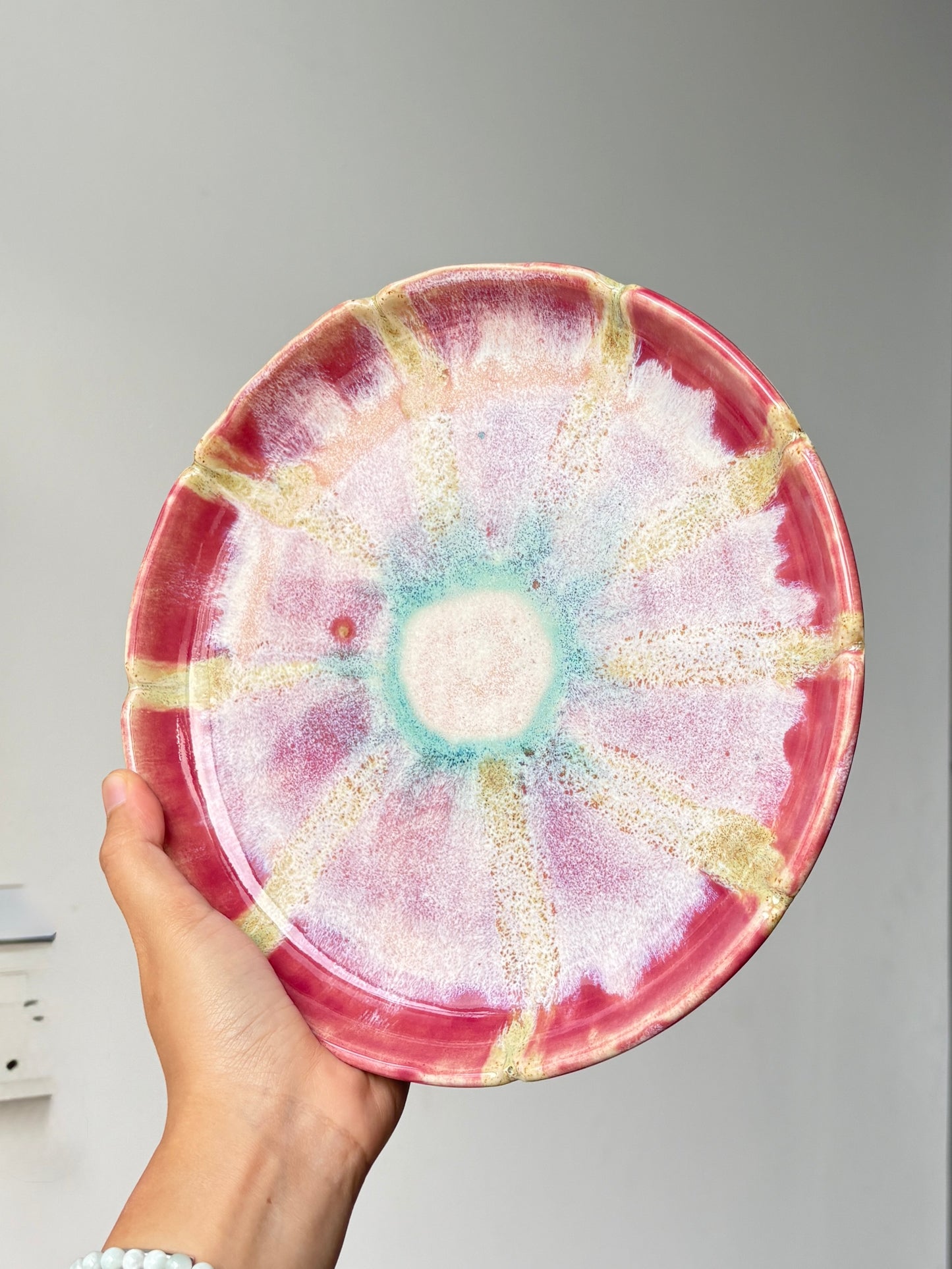 Flower power Dinner Plate in dark Pink