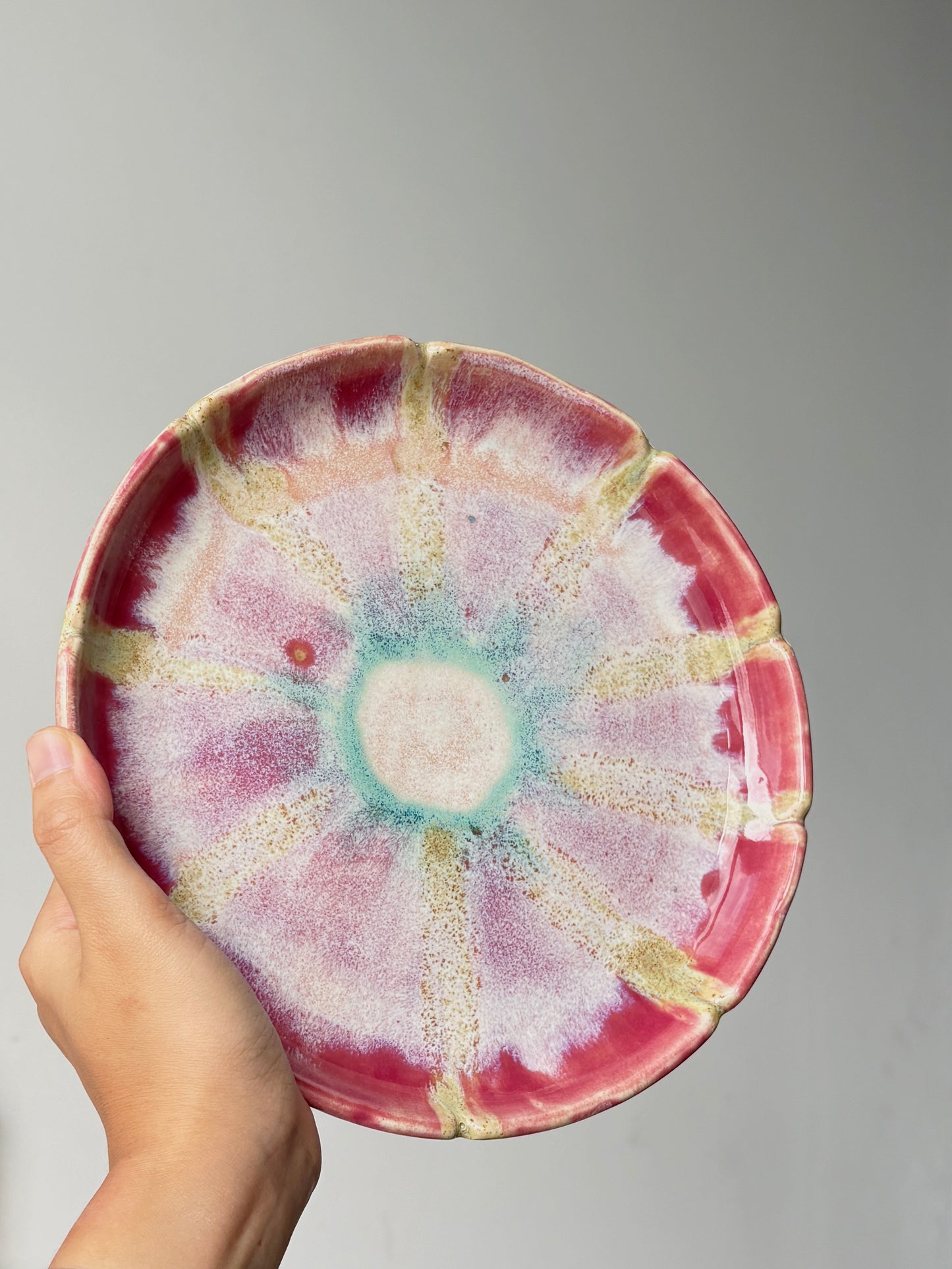 Flower power Dinner Plate in dark Pink