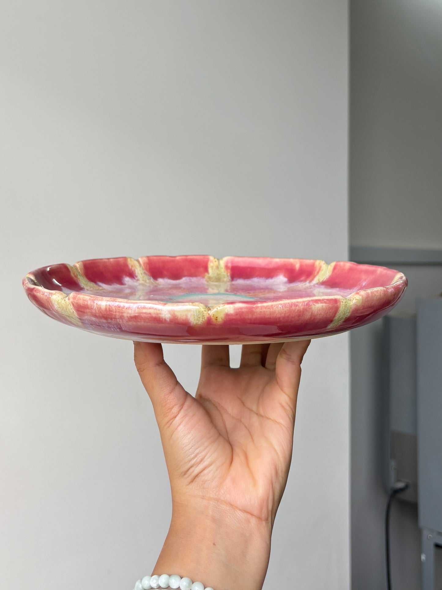 Flower power Dinner Plate in dark Pink
