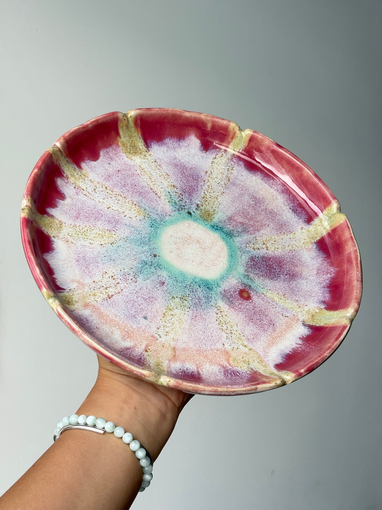 Flower power Dinner Plate in dark Pink